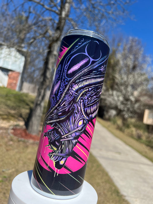 Xenomorph Alien 20oz Horror Tumbler featuring the fandom-inspired design