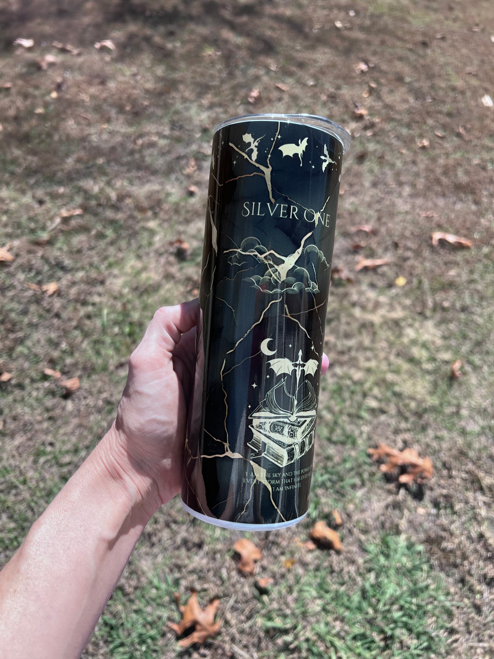 Fourth Wing "Wing Leader" 20oz Tumbler – Xaden Riorson & Violet Sorrengail Inspired Fandom Cup featuring the design artwork