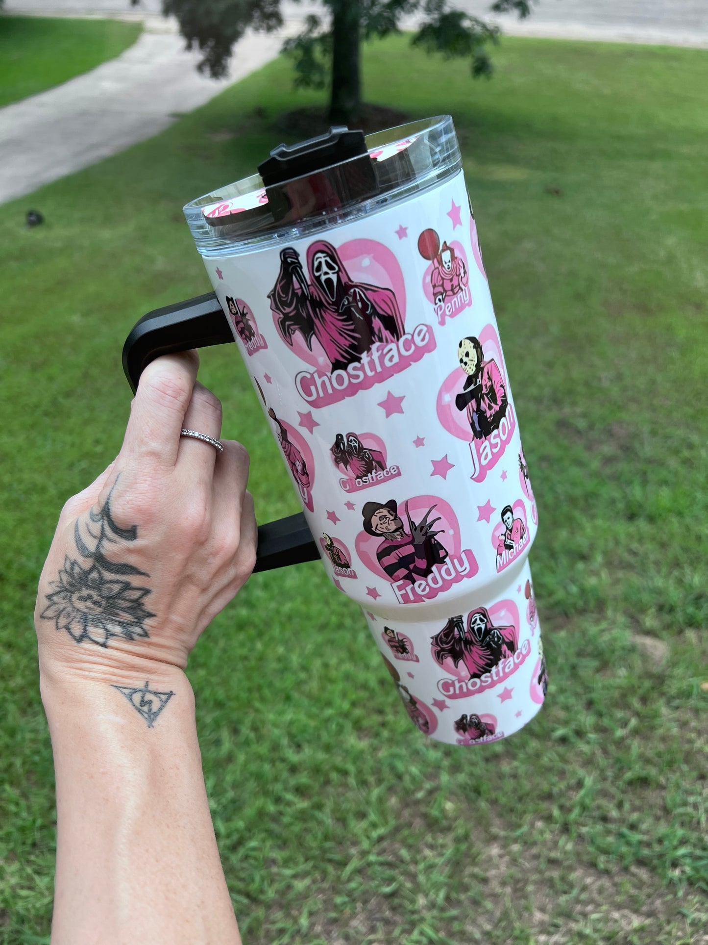 40oz Pink Horror Hearts tumbler with matching lid topper