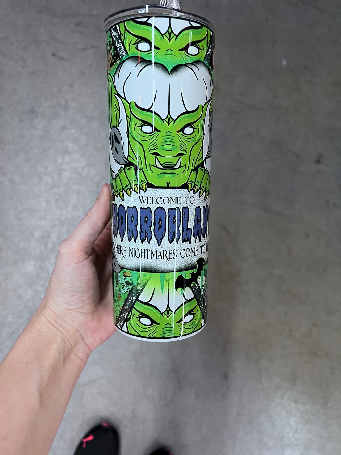 Close-up of the HorrorLand banner and green monster graphic on a 90s nostalgia Goosebumps tumbler