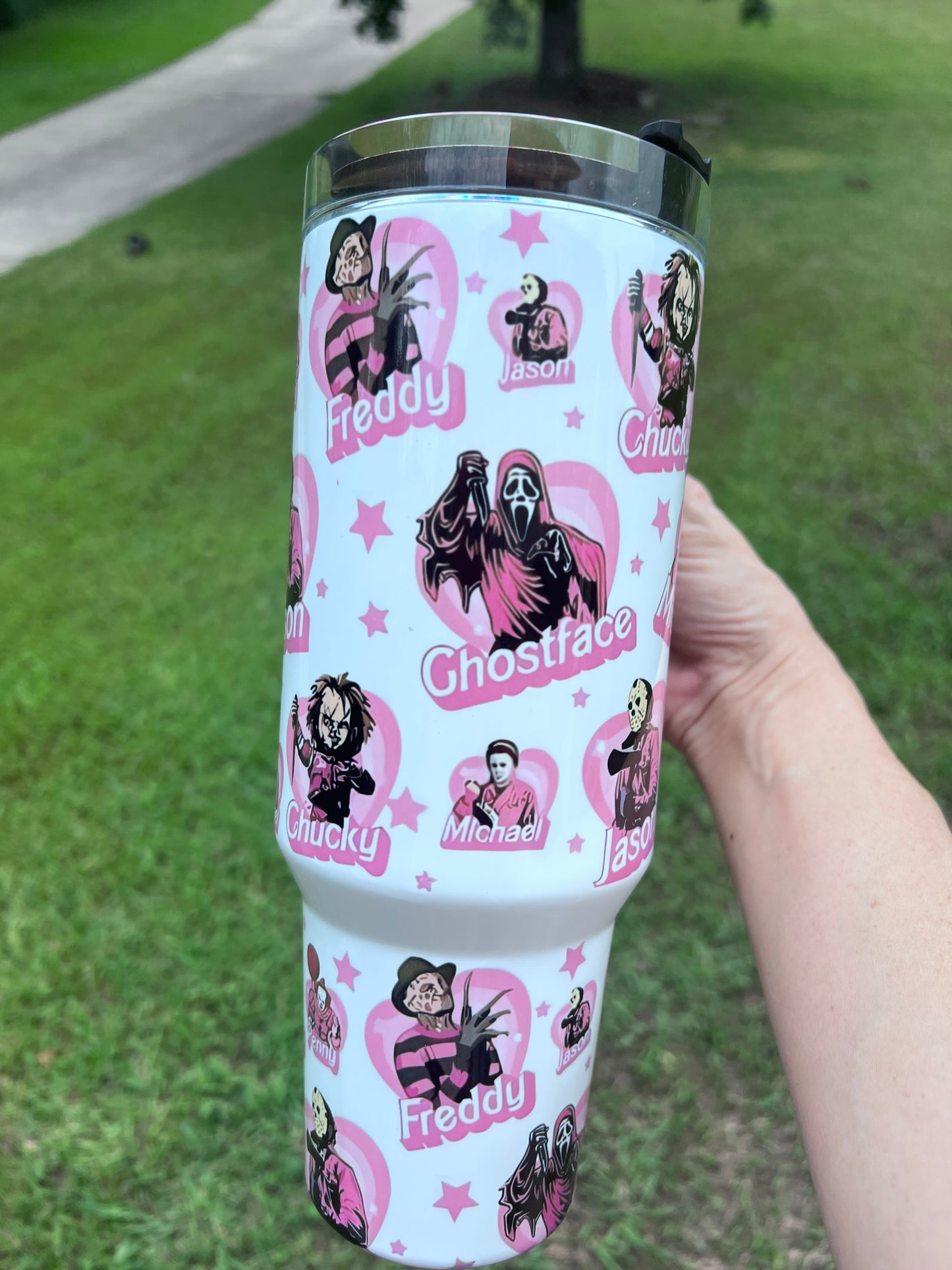40oz Pink Horror Hearts tumbler with matching lid topper