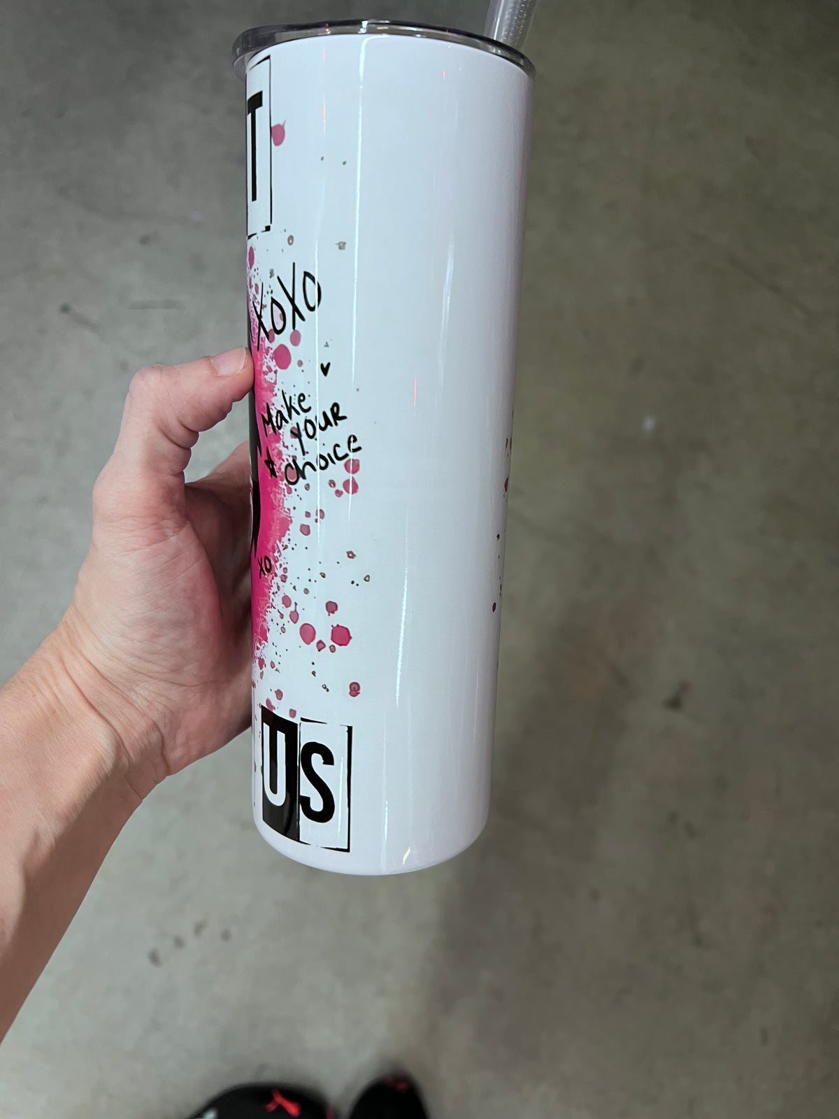 Custom Saw horror tumbler side profile displaying 'Live or Die' quote and pink paint splatters⁠